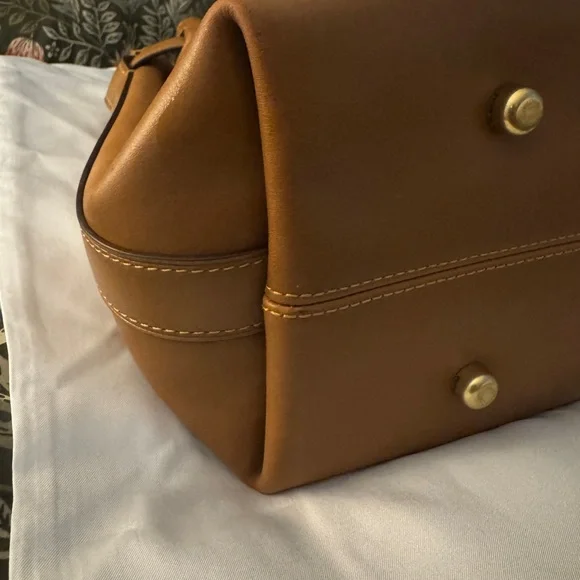 Coach Empire 40 Honey Brown - Picture 6 of 10